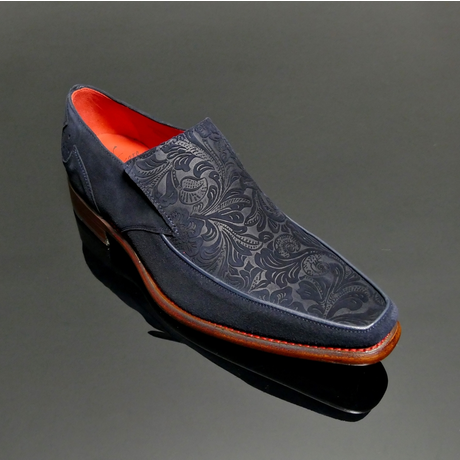 Melly 'Salvador' in the garden of good and evil slip on
